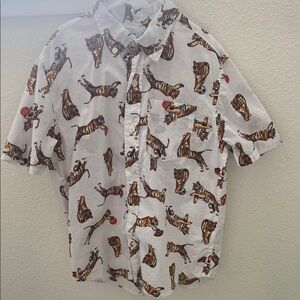 Boys Sporty Tiger Button Down Top with Basketball and Soccer Old Navy Size M